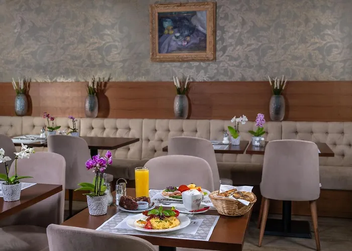 Charm - Formerly Boutique Отель 4*