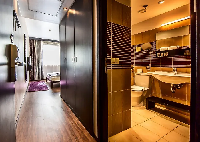 Charm - Formerly Boutique Отель