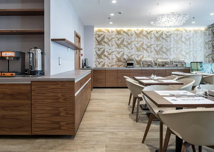 Отель Charm - Formerly Boutique