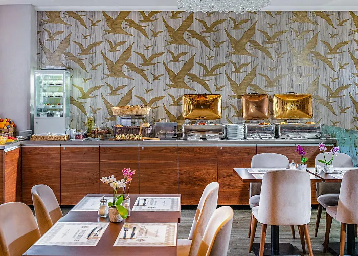 Charm - Formerly Boutique Отель 4*