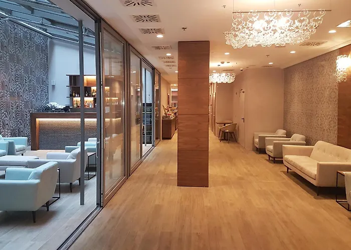 Отель Charm - Formerly Boutique